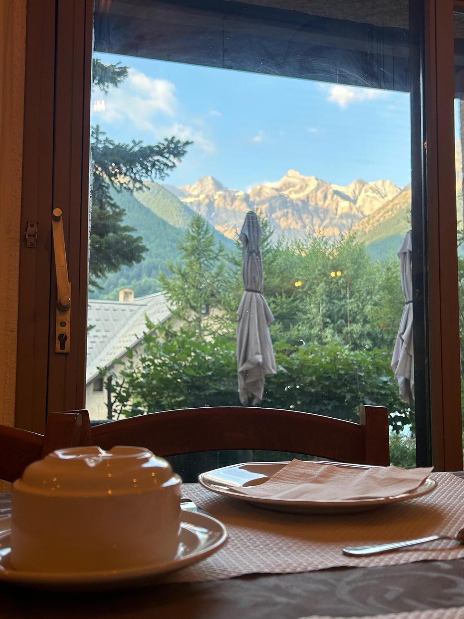 Hôtel Résidence Les Colchiques Le Monêtier-les-Bains Esterno foto